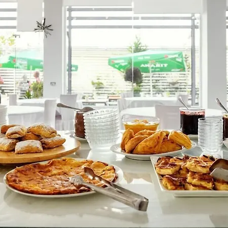 Epirus فندق ساراندا